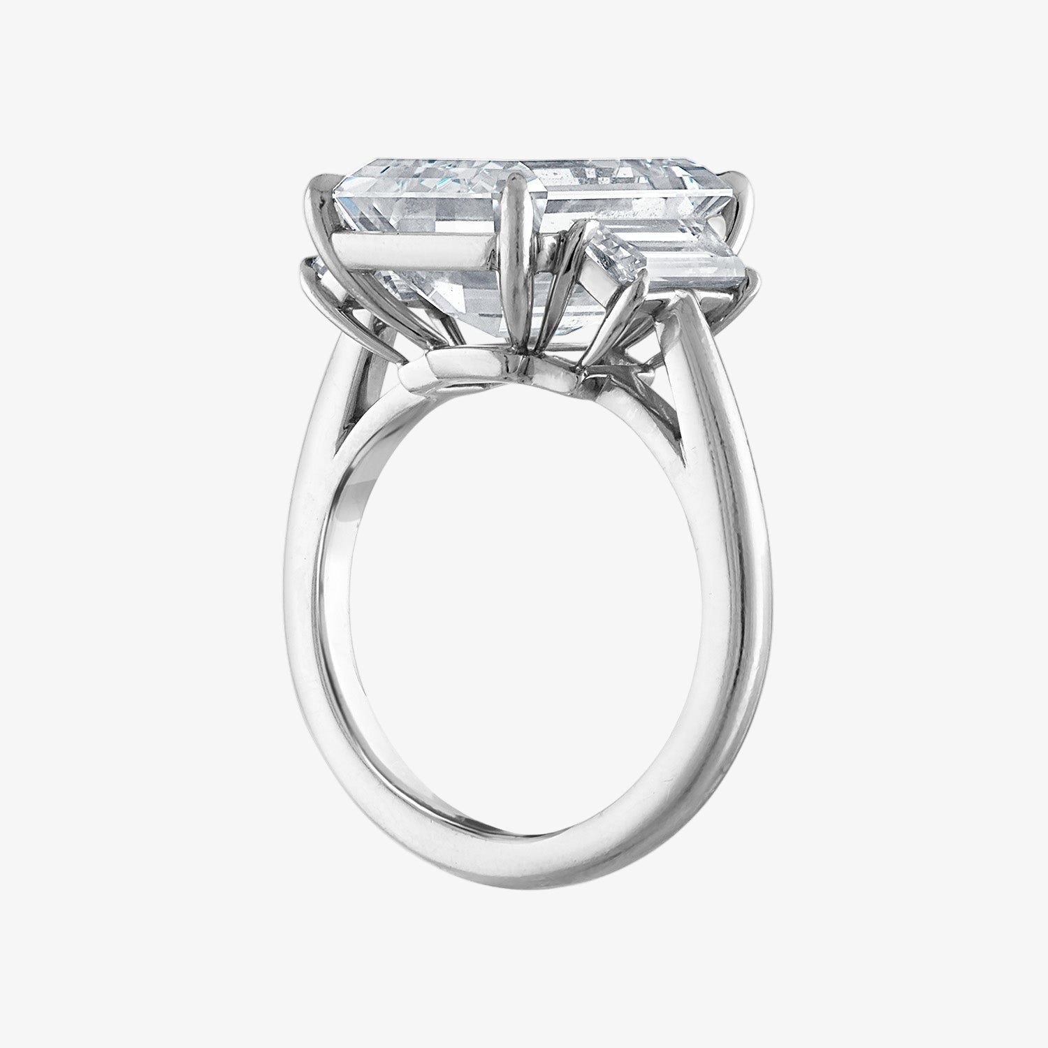 Engagement Ring Setting with Trapz Side Stones