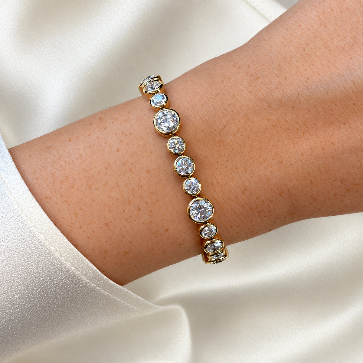 Coco Lab Diamond Round Bezel Tennis Bracelet