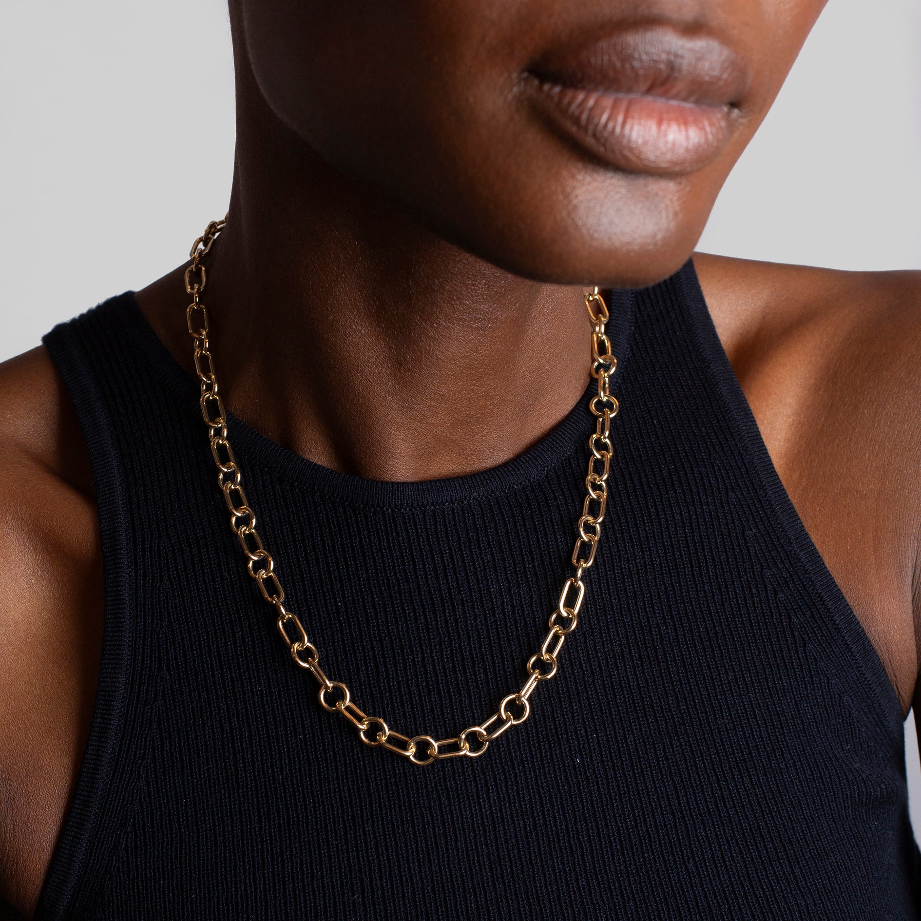 Airy Oval Round Chain Necklace