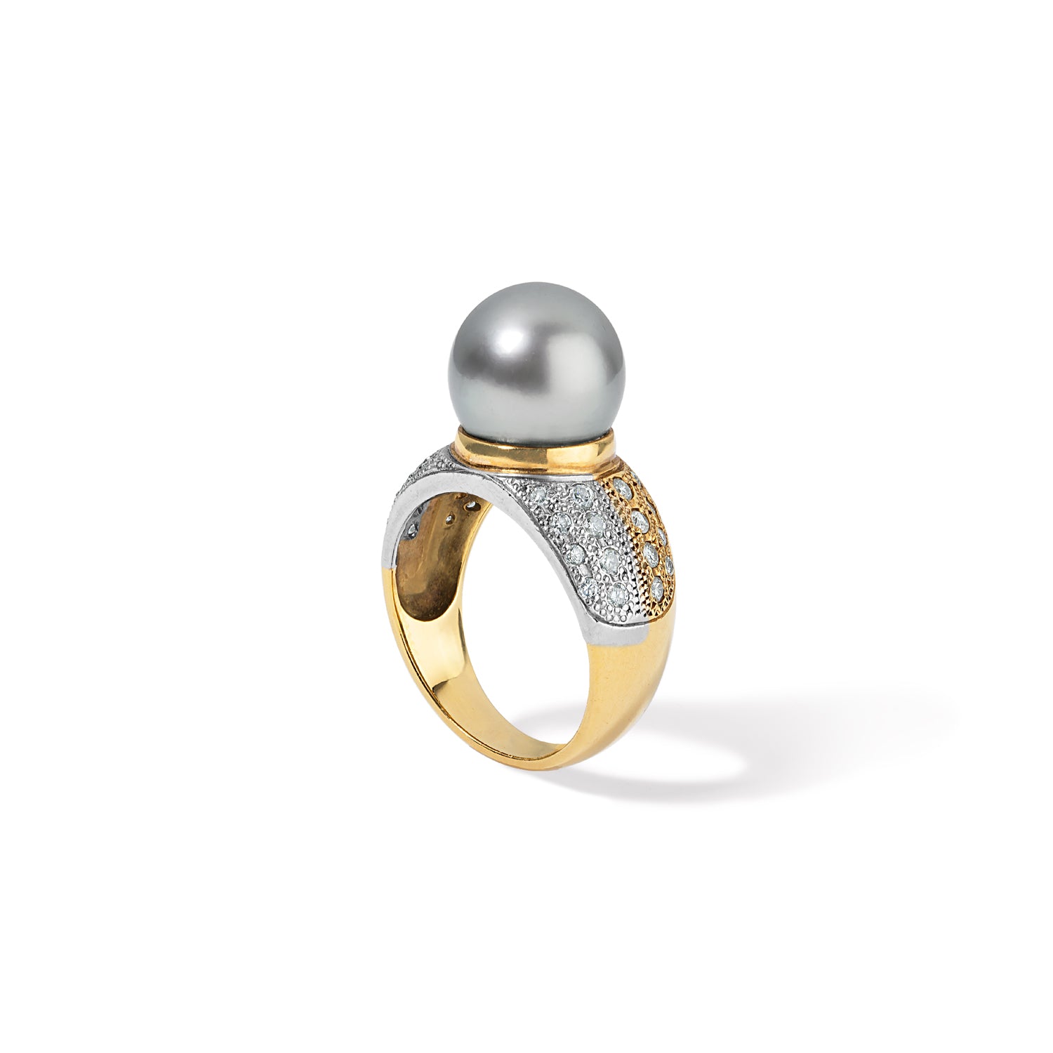 Black Pearl Ring Edged with Diamonds